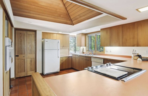 Comstock House | LoBo Lake House: Mid-Century Modern Getaway