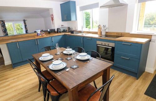 Kilgetty Cottage | LOBSTER COTTAGE, pet friendly, with a garden in Kilgetty