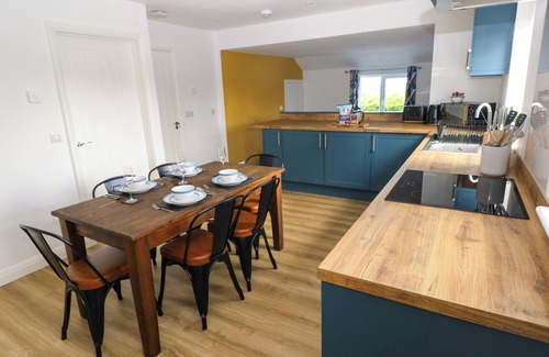 Kilgetty Cottage | LOBSTER COTTAGE, pet friendly, with a garden in Kilgetty
