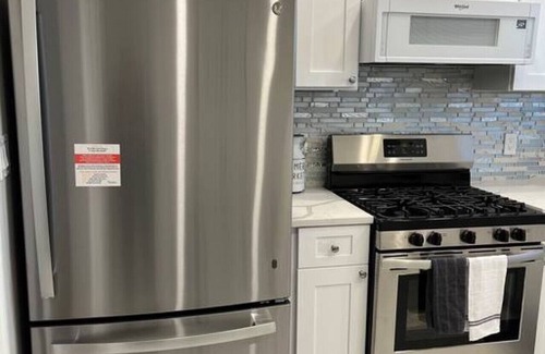 Highland Falls Apartment | Local Artist Inspired | Walk to WestPoint + King Bed