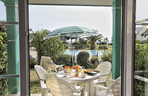 Finistere Apartment | LocaLise - A05 - Bungalow with small sea view