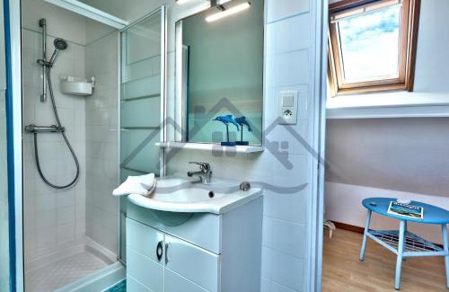 Treffiagat Apartment | LocaLise - C02 - Vue mer - Balcon - Plage juste à côté - Centre et port à pied - Wifi inclus - Draps inclus - Animaux bienvenus