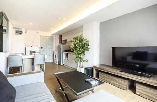 Chong Nonsi Apartment | Locals Sathorn Siamese Nang Linchee