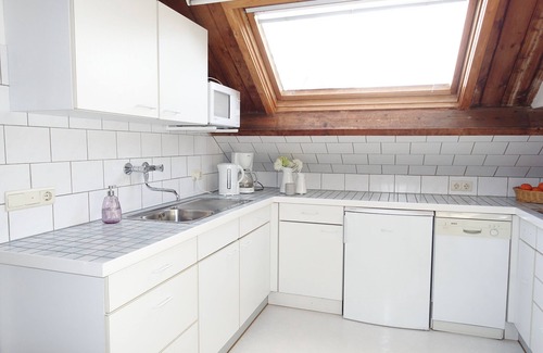 Oostkapelle Apartment | Located 500 m. from the beach 1-4 pers. upstairs apartment, terrace and garden.