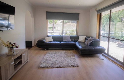 Canadian House | Located across from Sovereign Hill, this 3-bedroom home is perfect for families or travellers