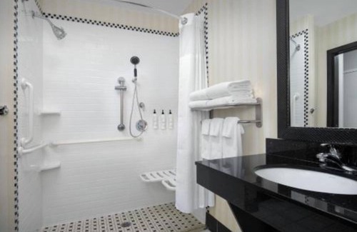 Puyallup House | Located along the foothills of scenic Mount Rainier historic downtown