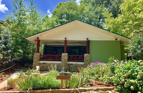Lake Junaluska Cabin | Located AT LAKE JUNALUSKA! Beautiful Log Cabin, Modern Amenities, WIFI, HD TV
