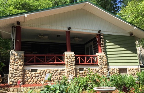 Lake Junaluska Cabin | Located AT LAKE JUNALUSKA! Beautiful Log Cabin, Modern Amenities, WIFI, HD TV