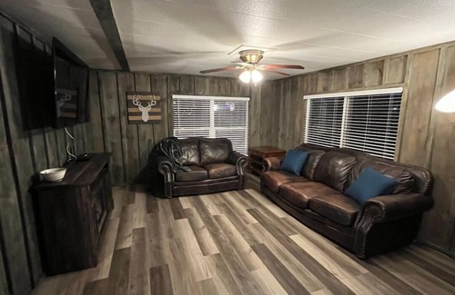 Elgin House | Located at the gateway of everything outdoors! Family and pet friendly.
