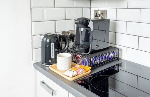 Wolverhampton Apartment | Located close to the city centre with free parking available.