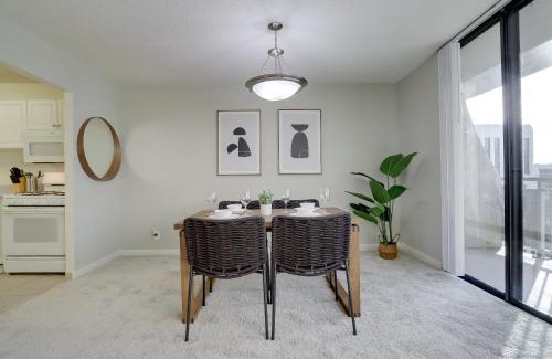Crystal City Apartment | Located Crystal City Apt with Dazzling Amenities