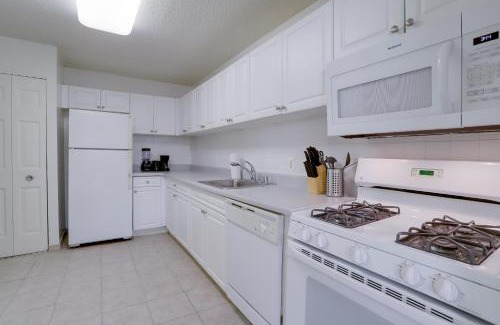 Crystal City Apartment | Located Crystal City Apt with Dazzling Amenities