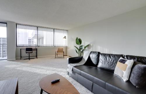 Crystal City Apartment | Located Crystal City Apt with Dazzling Amenities