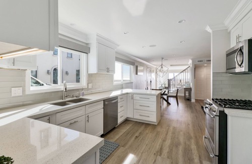 West Newport House | Located directly on the Sand. Two Master Suites, four bedrooms, four bathrooms.n