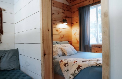 Addington Highlands Cabin | Located directly on the Skootamatta River with Private back lake