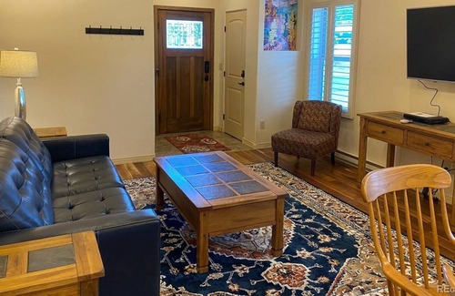 Buena Vista House | Located Downtown!