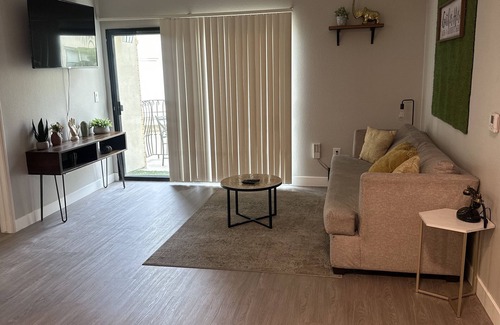 Glendale House | Located DTLA* 2BR Self Check in