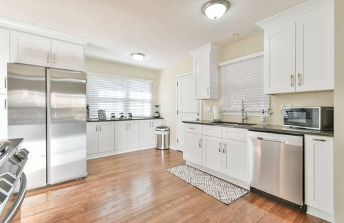 Marietta House | Located in East Cobb near Battery and East Cobb Sports Complex and near city.