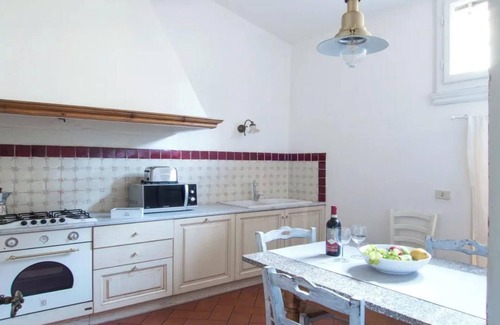 Oltrarno Apartment | LOCATED IN HISTORIC SANTO SPIRITO: COMFORT, CONVENIENCE,AUTHENTIC LOCAL CHARM