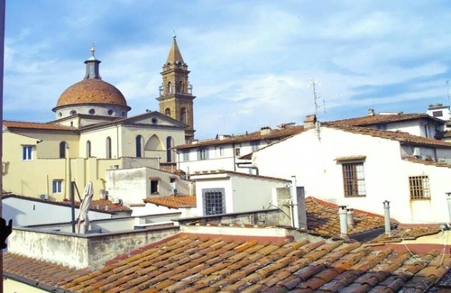 Oltrarno Apartment | LOCATED IN HISTORIC SANTO SPIRITO: COMFORT, CONVENIENCE,AUTHENTIC LOCAL CHARM