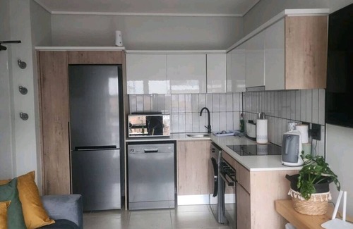 Greater Johannesburg Metropolitan Area Apartment | Located in Johannesburg,Sandton. A beautiful ultra modern 1 bedroom apartment.