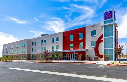Las Vegas Apartment | Located in Las Vegas, Motel 6 Las Vegas, Nv - Motor Speedway features free WiFi .