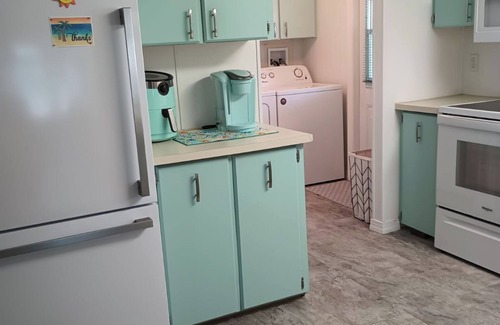 Jacarandas House | Located in southwest Florida, close to a vibrant downtown, and sandy beaches!