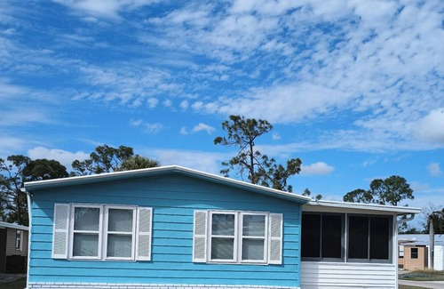 Jacarandas House | Located in southwest Florida, close to a vibrant downtown, and sandy beaches!