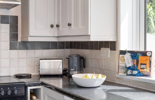 St. Newlyn East Cottage | Located in the quiet village of St Newlyn East on the outskirts of the bustling seaside town of Newq