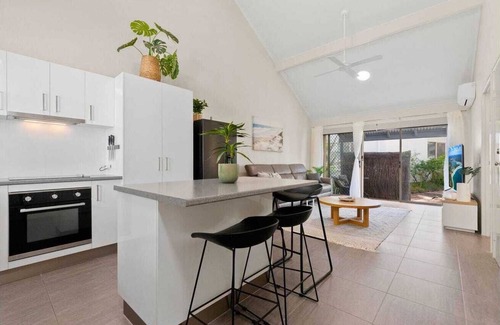 Noosaville Apartment | Located in the heart of Noosaville in the tropical 'The Islander' resort