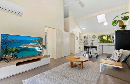 Noosaville Apartment | Located in the heart of Noosaville in the tropical 'The Islander' resort