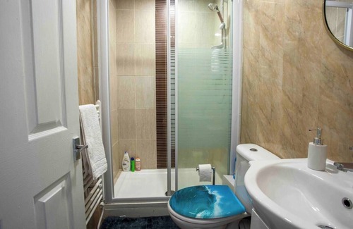 Falkirk Apartment | Located in the Heart of the Falkirk. Family room ideal place for holiday.nn
