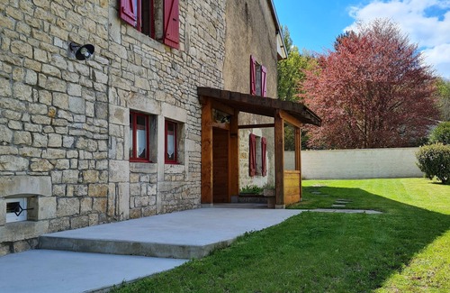 Ney House | Located in the heart of the Jura, close to lakes and waterfalls!