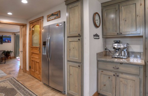 Creede House | Located in the Heart of Downtown Creede - Private Hot Tub - Outdoor Living