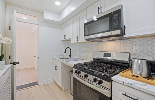 Washington Apartment | Located in the heart of SE Washington, DC. Perfect for both short/long stays.