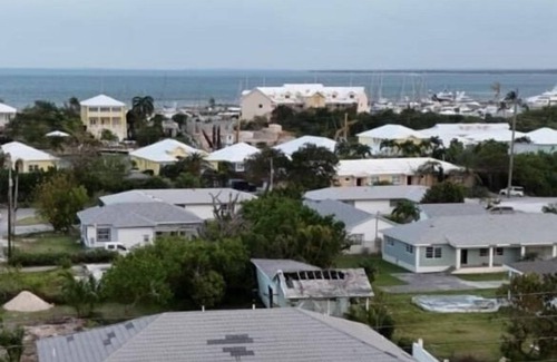 Lubbers Quarters Cay Apartment | Located in the quiet neighborhood of Little Orchard in Marsh Harbour. 2bed 2bath