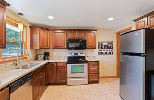 Green Bay House | Located in the Shadows of Lambeau! WATCH THE DRAFT FROM THE BACK PATIO!