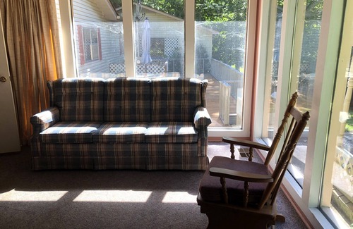 Counce House | Located near area restaurants, shopping, boat ramps and boat rentals