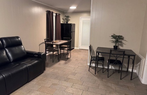 Lake Charles House | Located near McNeese UniversitynCentrally located fast food, Mall and Casinos.