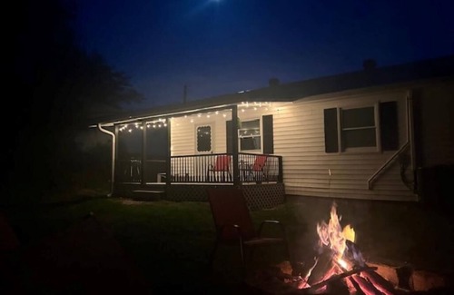 Campton Cottage | Located near Skybridge!