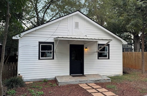 Athens Cottage | Located near UGA, Normaltown, & Downtown Athens. Charming 2-bed cottage w/AC.