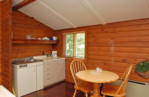 Fenelon Falls Cottage | Located on a Waterfront Golf Resort