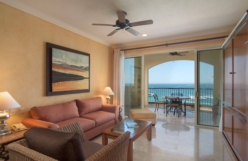 San Jose del Cabo Resort | Located on the Pristine Medano Beach