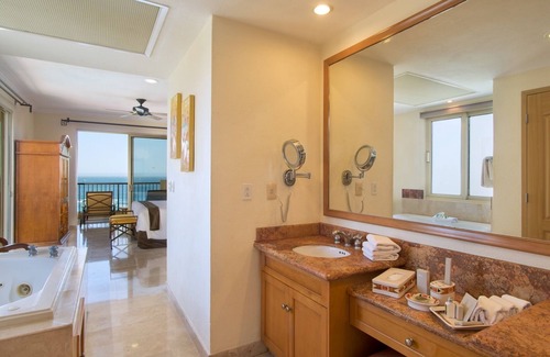 San Jose del Cabo Resort | Located on the Pristine Medano Beach