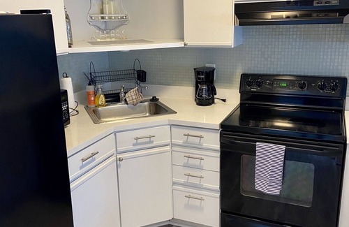 Northeast Virginia Beach Condo | Located right outside of the Vibe District at the Virginia Beach Oceanfront