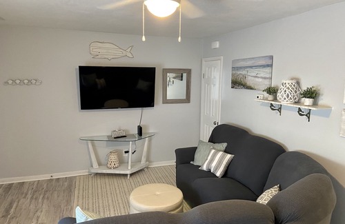 Northeast Virginia Beach Condo | Located right outside of the Vibe District at the Virginia Beach Oceanfront