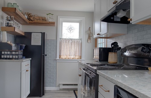 Ogunquit Condo | Located Steps From Perkins Cove, Enjoy Shopping, Dining, & Beach-Full A/C!