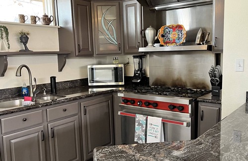 West Old Town House | Located within in Old Town Albuquerque nWalking Distance to shops and museums