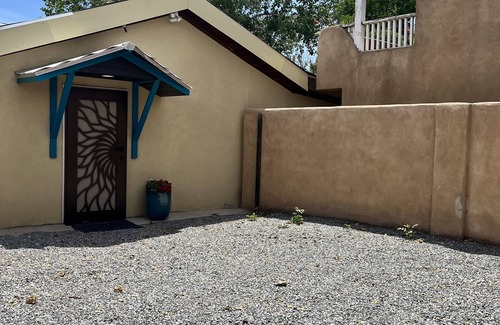 West Old Town House | Located within in Old Town Albuquerque nWalking Distance to shops and museums