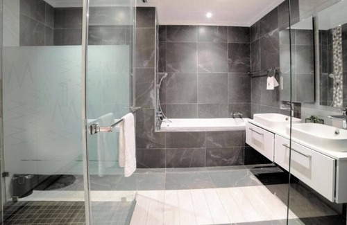 Greater Johannesburg Metropolitan Area Apartment | located within Sandton 2 min from Nelson Mandela square and sandton city.